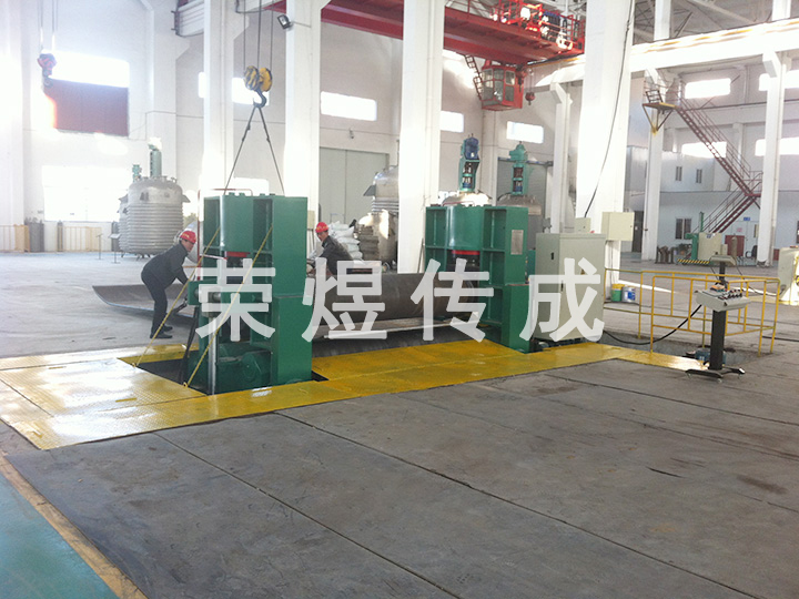 大(dà)型卷闆機